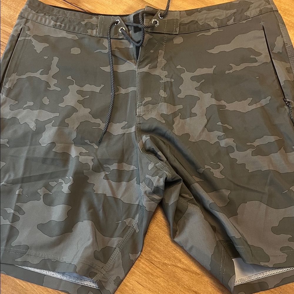 VISSLA Gray Camouflage Boardshorts